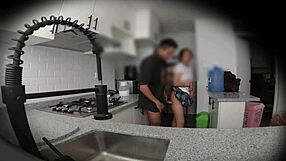 تركت كاميرا مخفية في بيت جارتي المنيوكة