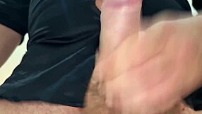 Apri La Bocca E Succhialo Tutto - Cazzo Duro E Sega Con Sborrata