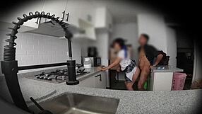 deje una camara escondida en casa de mi vecina ninfomana