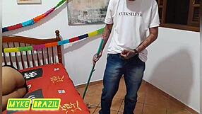 patroa assusta com empregado mas gosta e cede