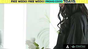 Ebony Masseuse Jenna Foxx Satisfies Client with Nuru Massage