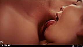 Dacă o lași înăuntru te fute - vampiră lesbian Josephine Jackson o pradă pe Rikako Katayama