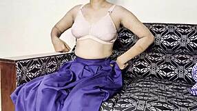 School girl fuck her pussy by finger