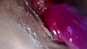 the jugos de placer are squirting during the lesbian masturbation session with intense pleasure