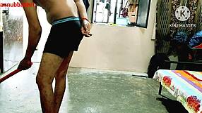 indian desi malkin ne naukar se chudwaya