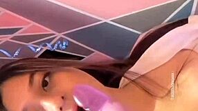 Universitaria se roca con su dildo