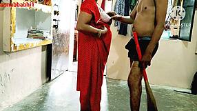 indian desi malkin ne naukar se chudwaya