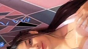 Universitaria se roca con su dildo