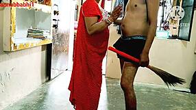 indian desi malkin ne naukar se chudwaya