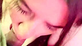 Puta latina tiene un orgasmo increible y recibe leche en su boca