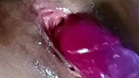 the jugos de placer are squirting during the lesbian masturbation session with intense pleasure