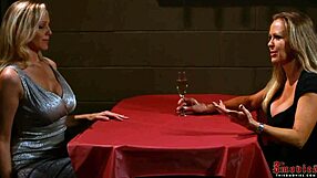 Julia Ann and Dyanna Lauren in Lesbian Muff Diving