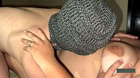 Increíble le doy sexo oral a mi hermanastra colombiana hasta que tengo ese orgasmo y bebo mi leche