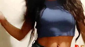 Luna Feliz Y Alocada Shows Her Big Ass And Natural Tits!