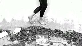 Pornstar Savana Striptease Twerking Getting Horny In Empty!