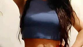 Luna Feliz Y Alocada Shows Her Big Ass And Natural Tits!