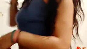 Luna Feliz Y Alocada Shows Her Big Ass And Natural Tits!