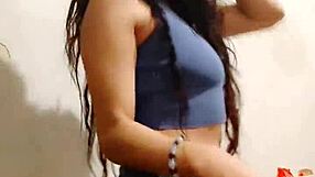 Luna Feliz Y Alocada Shows Her Big Ass And Natural Tits!