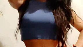 Luna Feliz Y Alocada Shows Her Big Ass And Natural Tits!