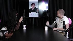 gostosa shows tits and pussy in jerk off game, he shows dick after tinder matches 😏