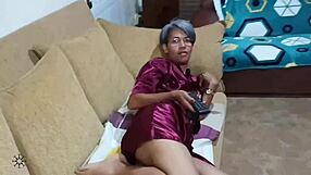 When you want to fuck and have a delicious stepsister, don't miss the opportunity - porn in spanish