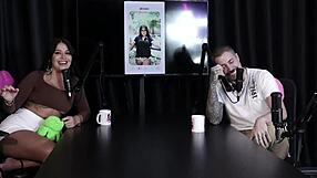 gostosa shows tits and pussy in jerk off game, he shows dick after tinder matches 😏