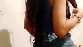 Luna Feliz Y Alocada Shows Her Big Ass And Natural Tits!