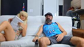 fodi minha enteada enquanto minha esposa limpava cozinha