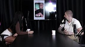 gostosa shows tits and pussy in jerk off game, he shows dick after tinder matches 😏