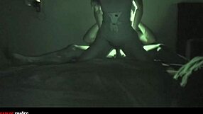 coloquei uma camera escondida no quarto e filmei meu amante me comendo no escuro