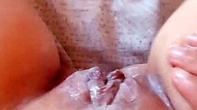 Gretala e la fica cremosa e profumata!