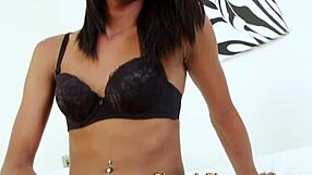 Vročica ladyboy divje drka!