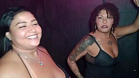 Levei Meia Irma Para Conhecer Cabine de Gloryhole