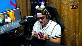 Novinha evaluates Ruan's cock and strips in podcast