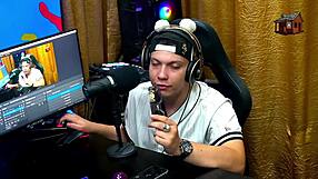 Novinha evaluates Ruan's cock and strips in podcast