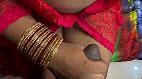 Desi Indian Aunty Fucked by Neighborhood Guy Viral MMS