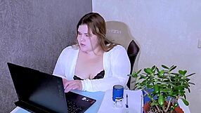 i always felt attracted to my boss until the day he came close to me with a hard dick so i couldn't resist i sucked his cock and we had a really good fuck in the office during office hours