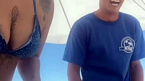 quase transamos na praia lotada