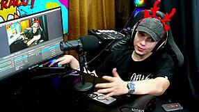 O Natal Está Chegando A Psy Lunar Trouxe Presente Um Vibrador Gigante Oque Você Faria Com Essa Safada - Podcast Pópum No Barraco