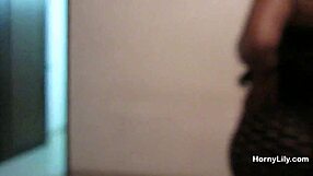 Is this Indian MILF's big ass shaking to Bollywood?