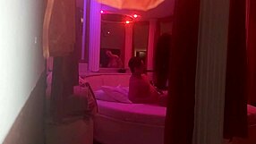 levei a coroa tesuda para ela ver minha pingola bem dura e buceta dela se impressionou com as bolas