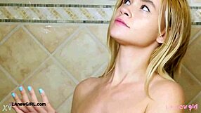 Sun-kissed model enjoys a refreshing shower 😊