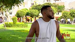 entrenador musculoso se folla a jovencita latina termina en sexo duro y parejo