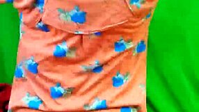 i secretly filmed my indian bhabhi changing her saree