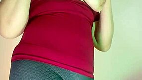 I masturbate for my stepson in leggings