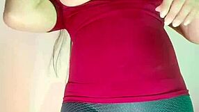 I masturbate for my stepson in leggings