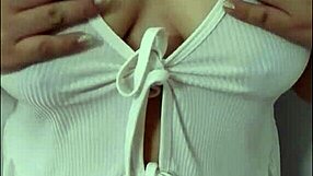 Viral teacher naglakad ng walang bra sa public road at nilaro ang susu 😍