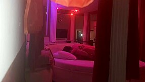 levei a coroa tesuda para ela ver minha pingola bem dura e buceta dela se impressionou com as bolas