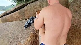 encontrei com uma gostosa na praia e fodemos ali mesmo