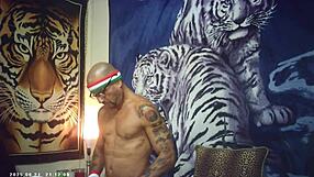 behind the scenes of porn shoot maxxx loadz stroking with the magic motion